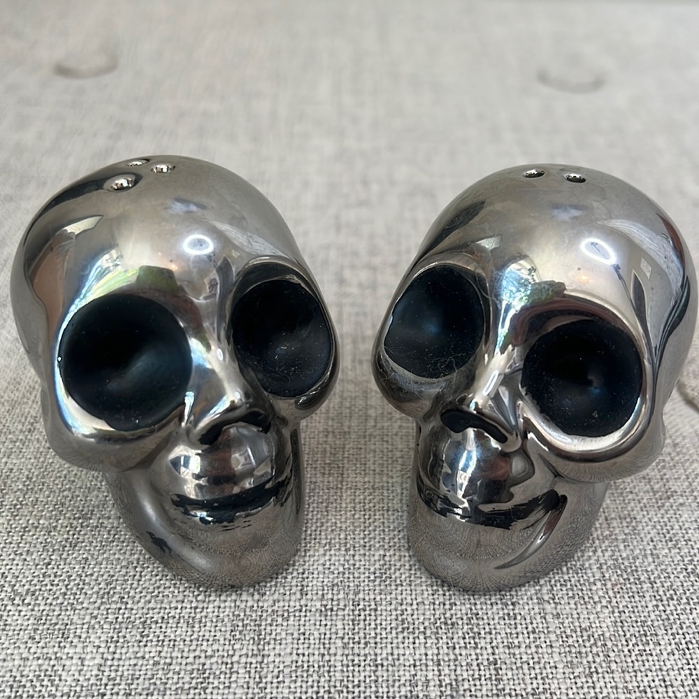 Skull Salt and Pepper Shakers